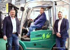 The men from Prins Maasdijk on the new Zero Emmision forklift.